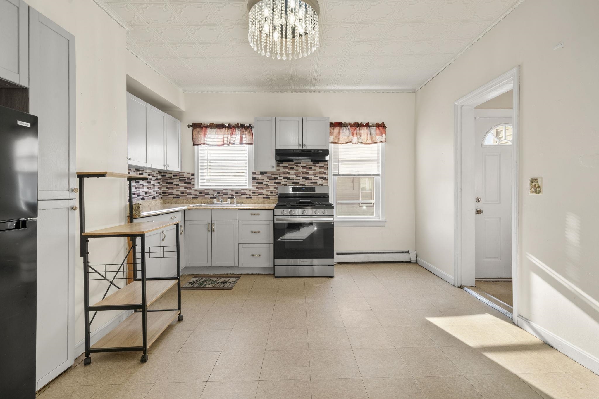 25 Salem Street Nashua, NH 03064 - Photo 6 of 32