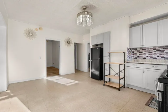 $2,600 | 25 Salem Street, Nashua, NH 03064