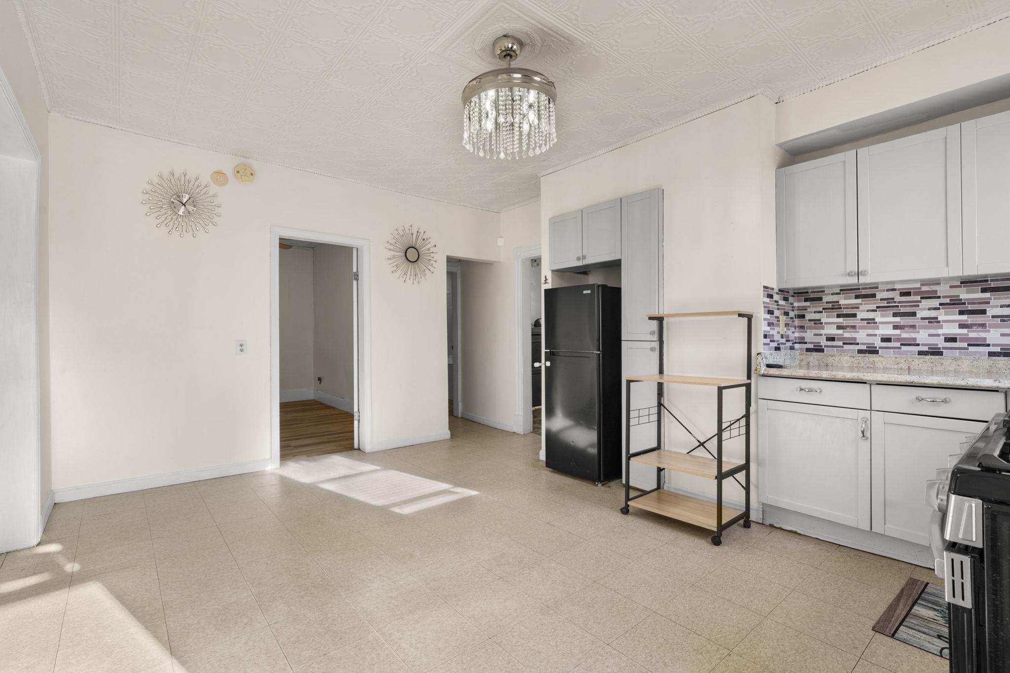 25 Salem Street Nashua, NH 03064 - Photo 7 of 32