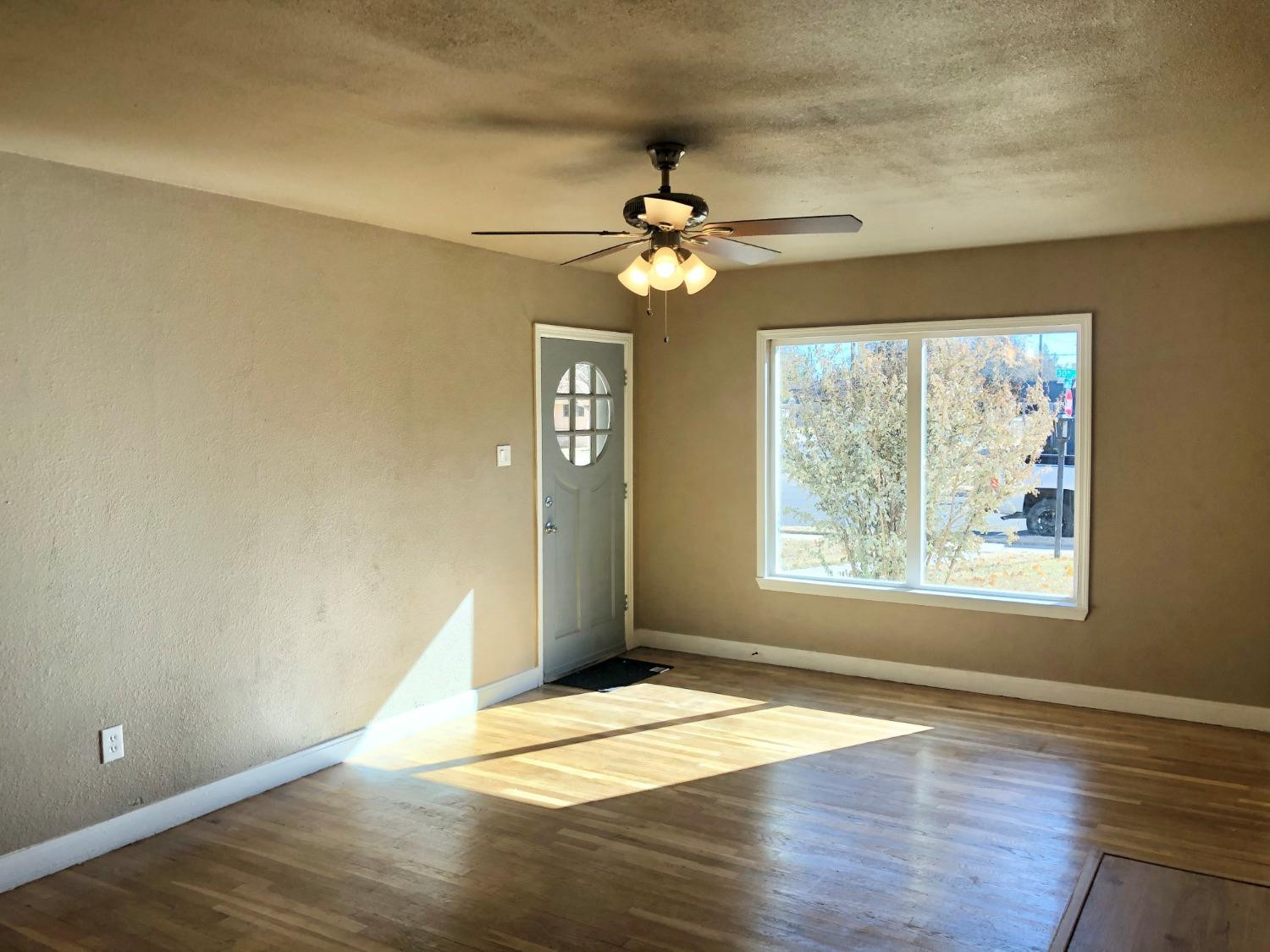 2702 30th Street Lubbock, TX 79410 - Photo 4 of 18 Photo 4