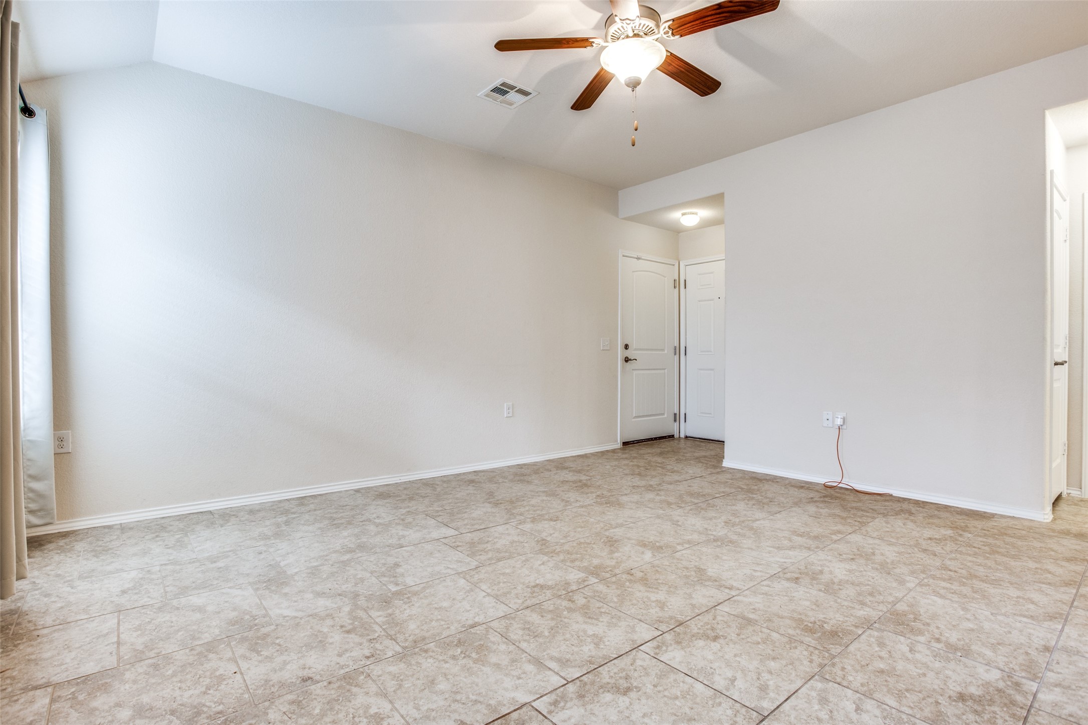 3605 Alpine Autumn Drive Austin, TX 78744 - Photo 6 of 25 en view of an empty room