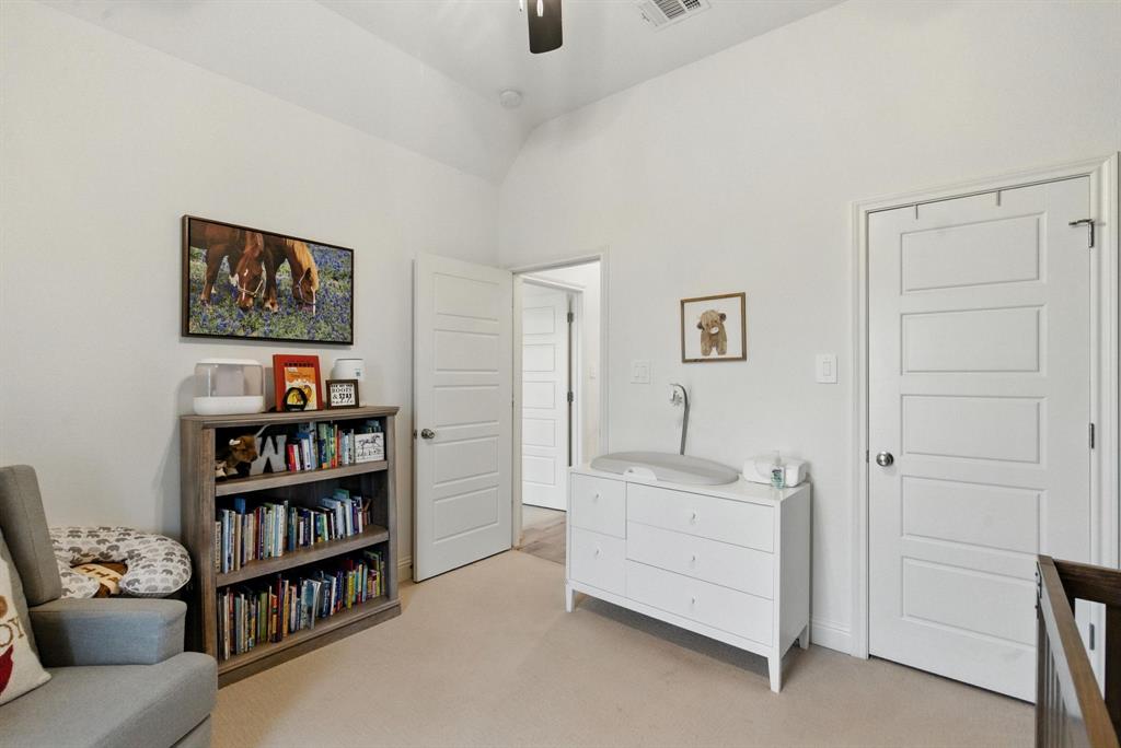 363 Red Bird Drive Springtown, TX 76082 - Photo 34 of 40 a room with a book shelf