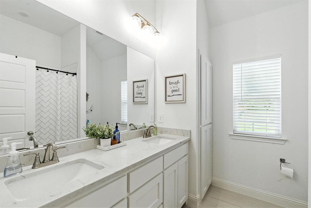 363 Red Bird Drive Springtown, TX 76082 - Photo 38 of 40 a bathroom with a sink and a mirror