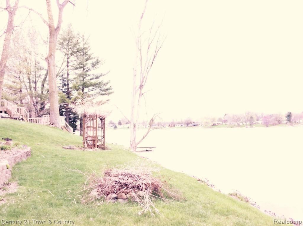 2551 Ripple Way White Lake, MI 48383 - Photo 11 of 35