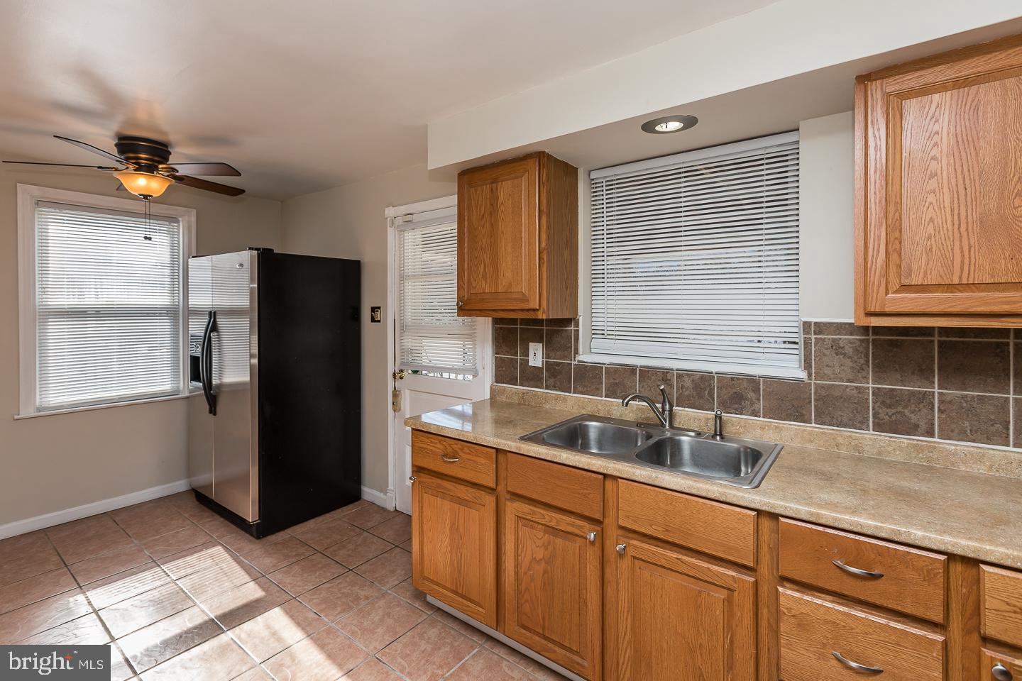 318 Laurel Road Sharon Hill, PA 19079 - Photo 13 of 35 Kitchen