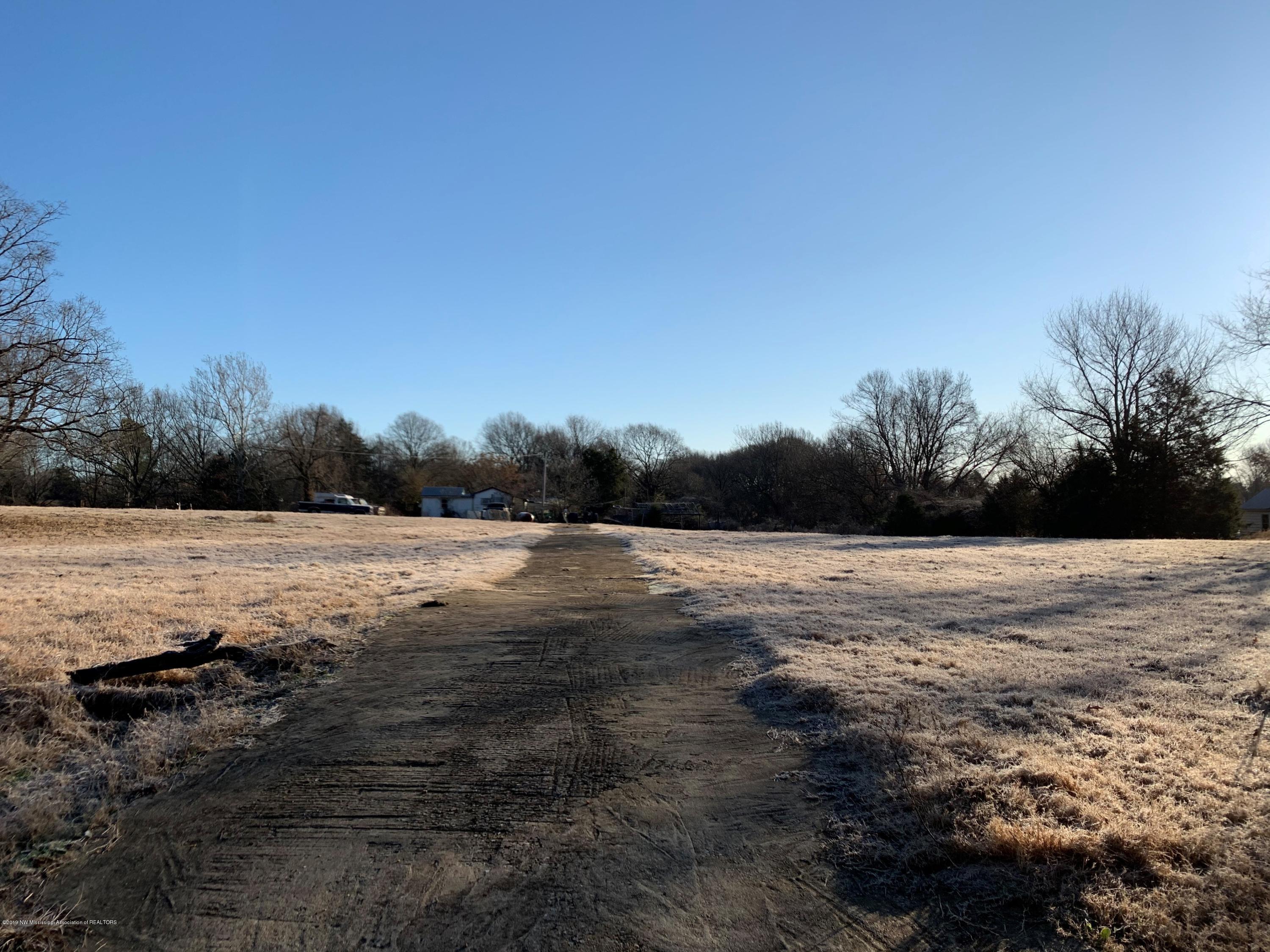 8060 Davidson Road Olive Branch, MS 38654 - Photo 1 of 3 Primary Photo