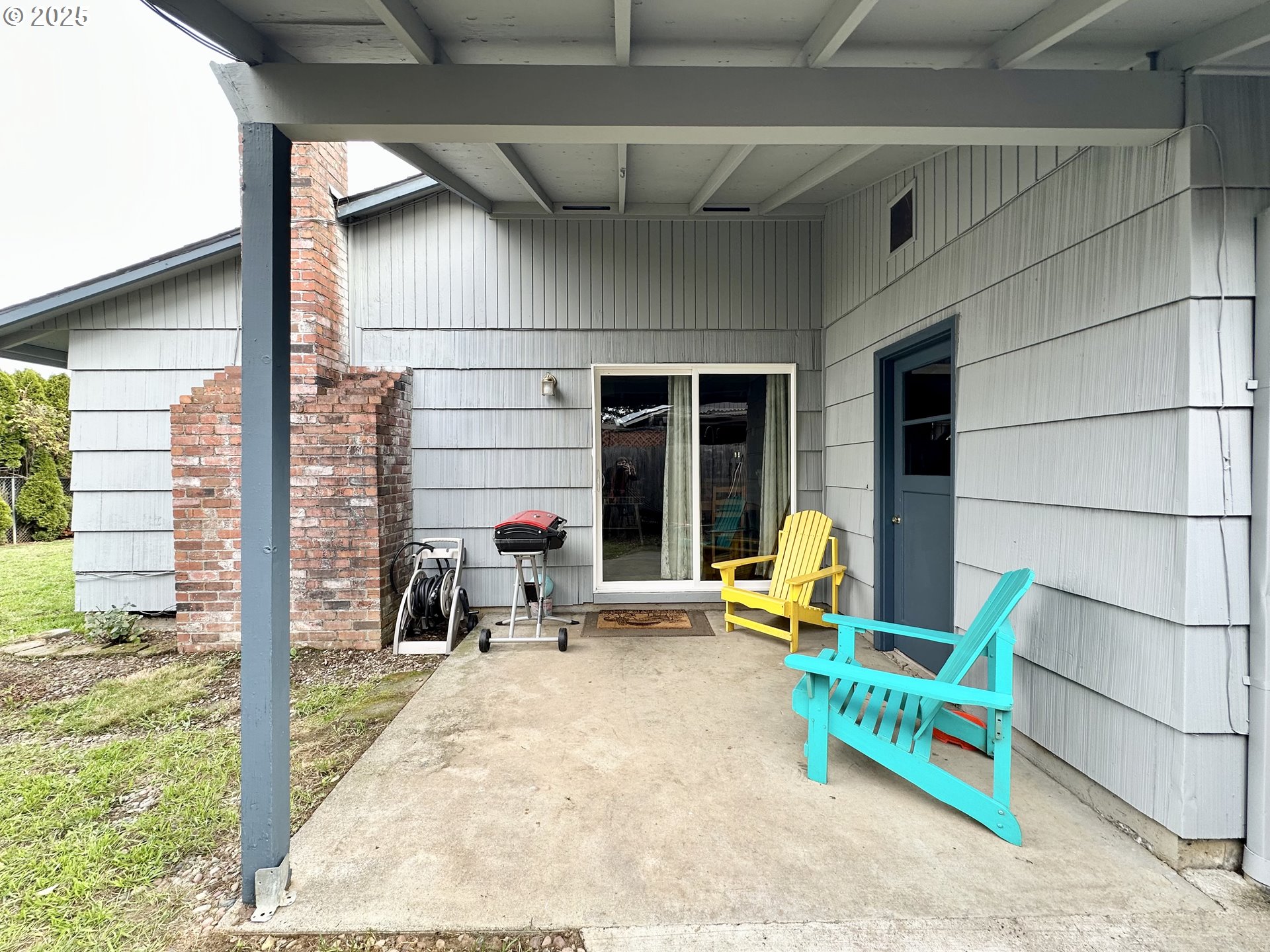 1563 Southeast 11th Street Gresham, OR 97080 - Photo 28 of 30 a view of sitting area with chairs in patio