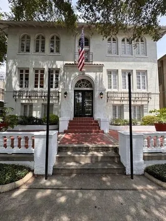 $1,295 | 1507 Napoleon Avenue, Unit 302, New Orleans, LA 70115