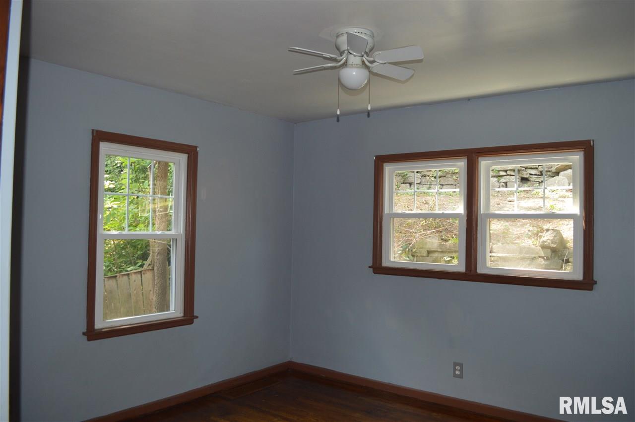 1518 Jersey Ridge Road Davenport, IA 52803 - Photo 8 of 14 Gallery Image 8