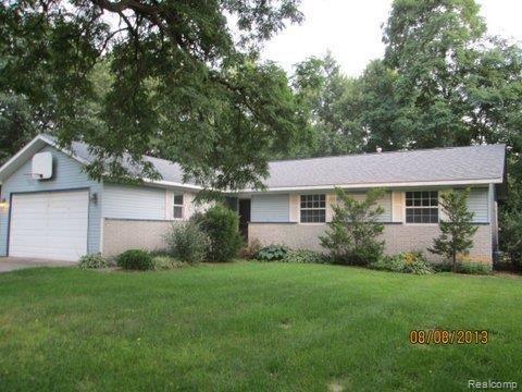 985 Heights Road Lake Orion, MI 48362 - Photo 1 of 16 IMG_8324.JPG