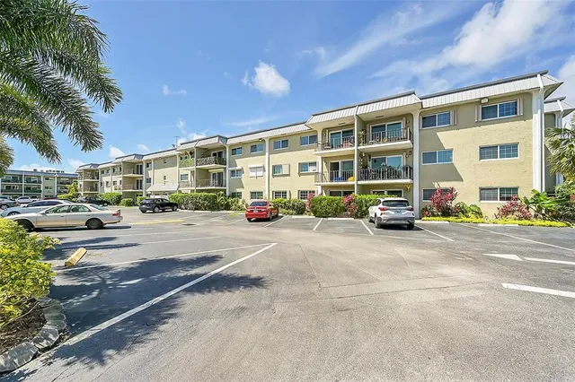 $300,000 | 3002 Northeast 5th Terrace, Unit 102B, Wilton Manors, FL 33334