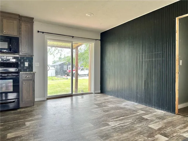 $375,000 | 410 Southeast Se Highway, Laredo, MO 64652