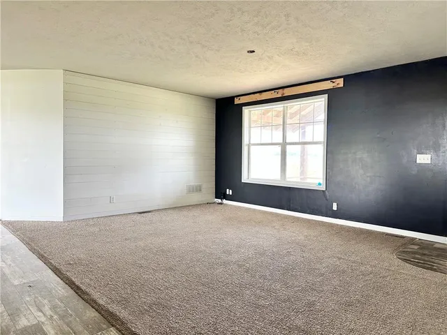 $375,000 | 410 Southeast Se Highway, Laredo, MO 64652