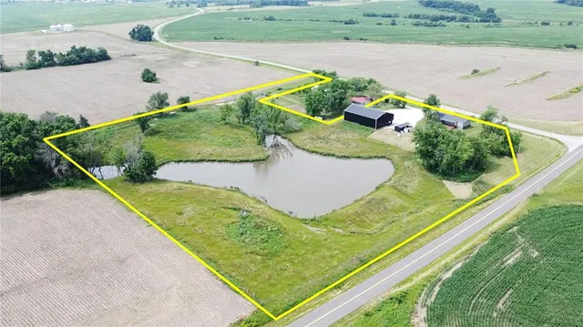 $375,000 | 410 Southeast Se Highway, Laredo, MO 64652