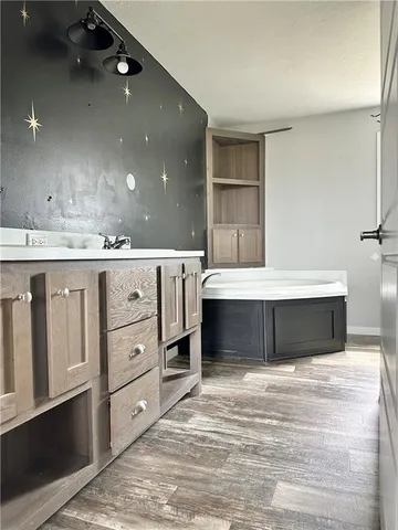 $375,000 | 410 Southeast Se Highway, Laredo, MO 64652