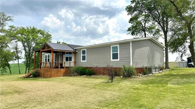 $375,000 | 410 Southeast Se Highway, Laredo, MO 64652