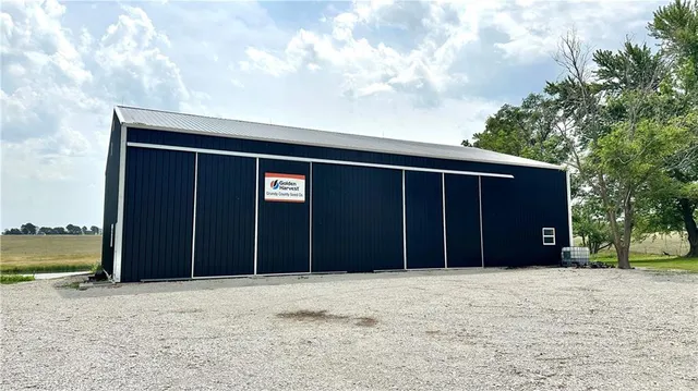 $375,000 | 410 Southeast Se Highway, Laredo, MO 64652