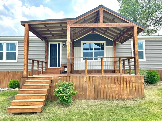 $375,000 | 410 Southeast Se Highway, Laredo, MO 64652