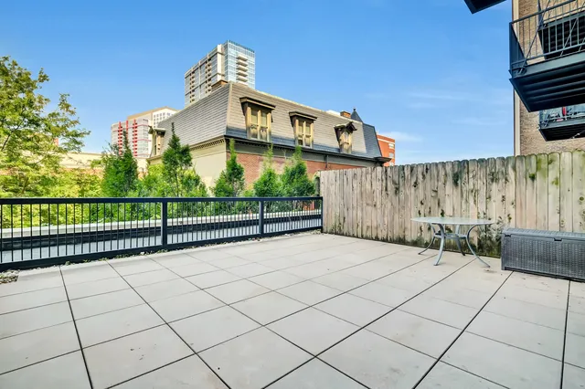 $410,000 | 320 East 21st Street, Unit 204, Chicago, IL 60616