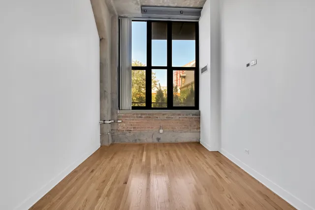 $410,000 | 320 East 21st Street, Unit 204, Chicago, IL 60616