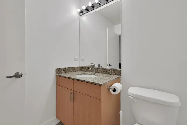 $410,000 | 320 East 21st Street, Unit 204, Chicago, IL 60616