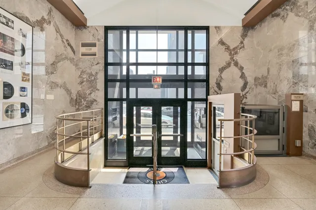 $410,000 | 320 East 21st Street, Unit 204, Chicago, IL 60616