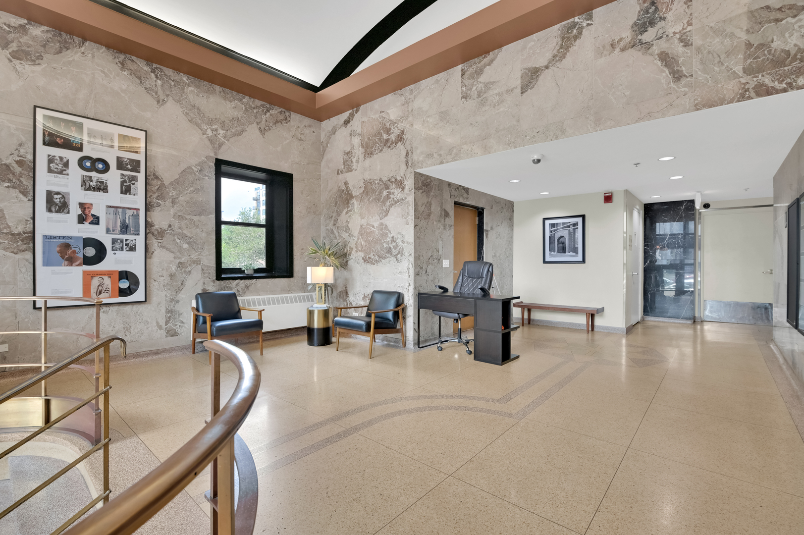 320 East 21st Street, Unit 204 Chicago, IL 60616 - Photo 4 of 31