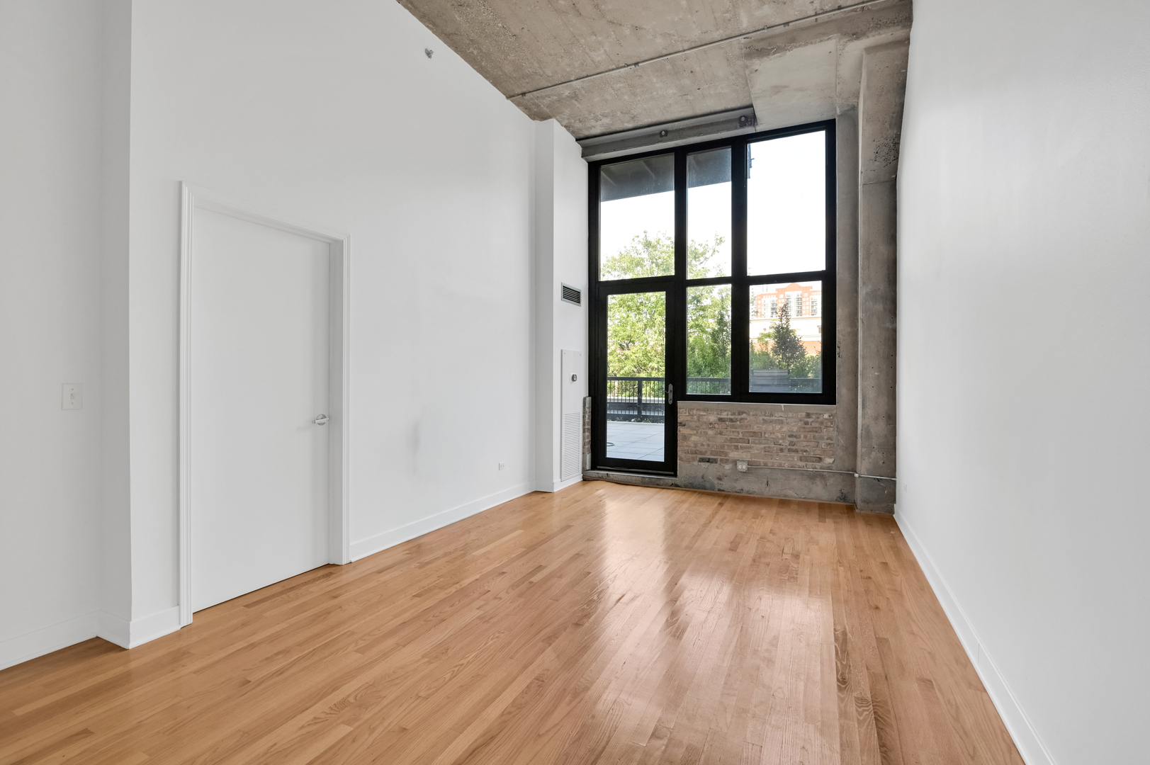 320 East 21st Street, Unit 204 Chicago, IL 60616 - Photo 7 of 31