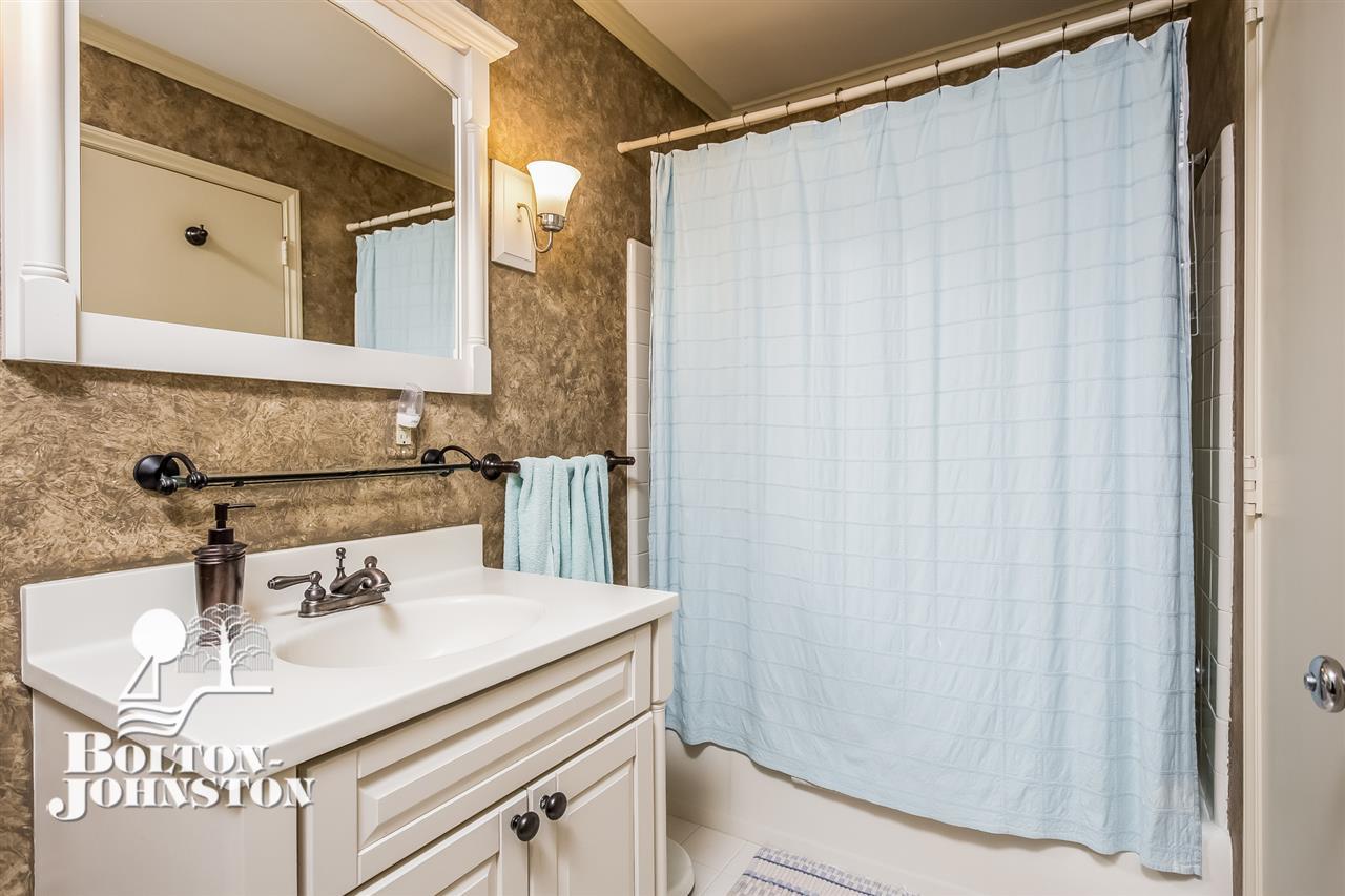 155 Vendome Road Grosse Pointe, MI 48236 - Photo 39 of 67 Full Bath