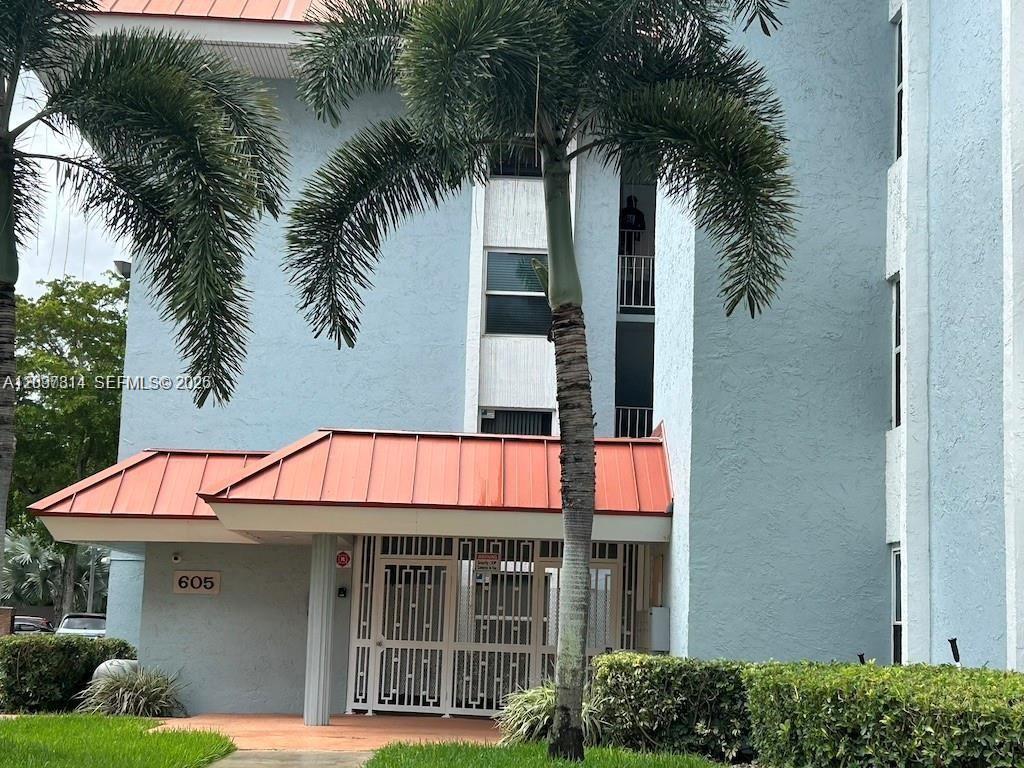 605 South Pine Island Road, Unit 404A Plantation, FL 33324 - Photo 2 of 23
