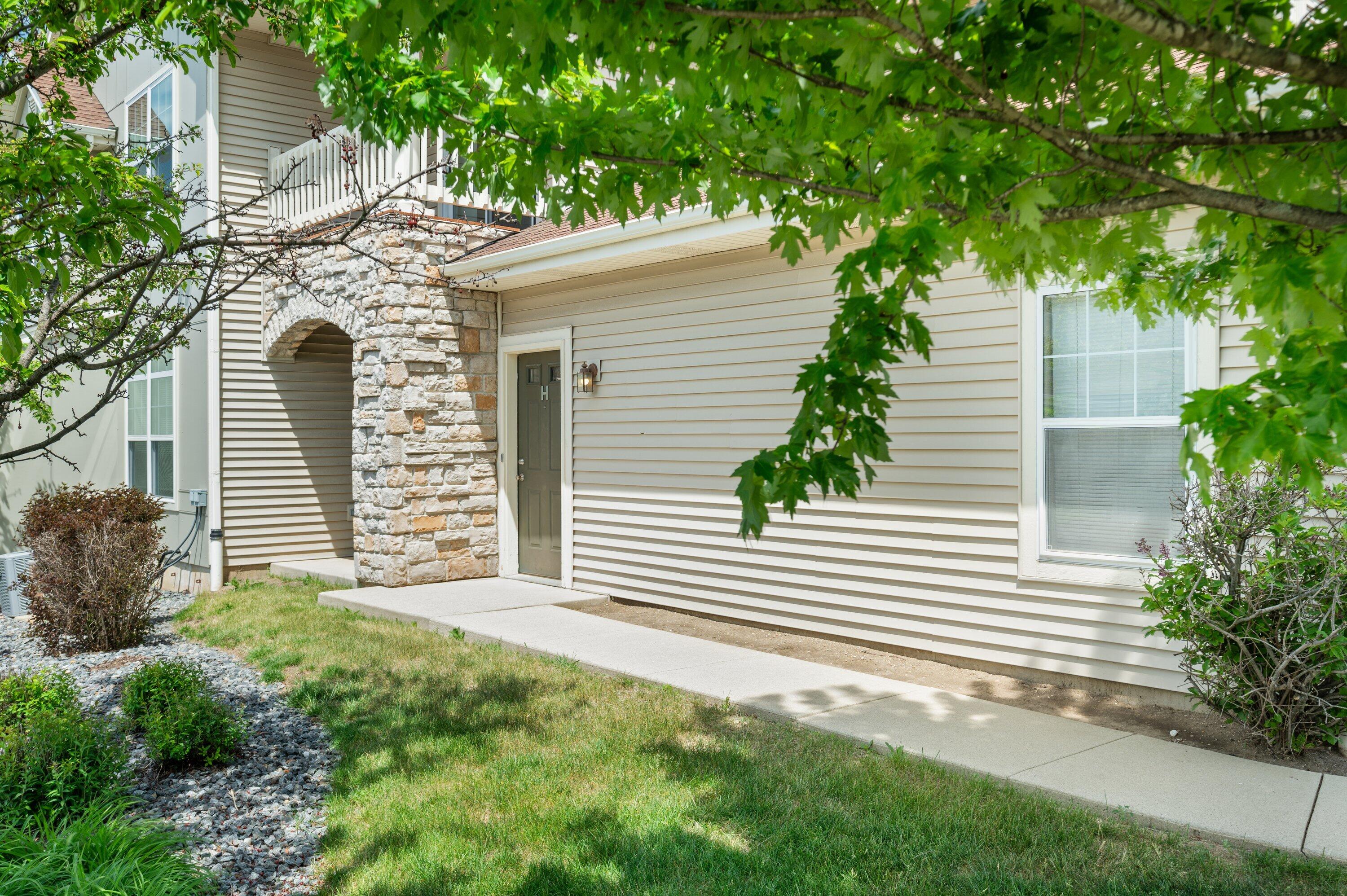 9301 South Cobblestone Way, Unit H Franklin, WI 53132 - Photo 30 of 33 0013