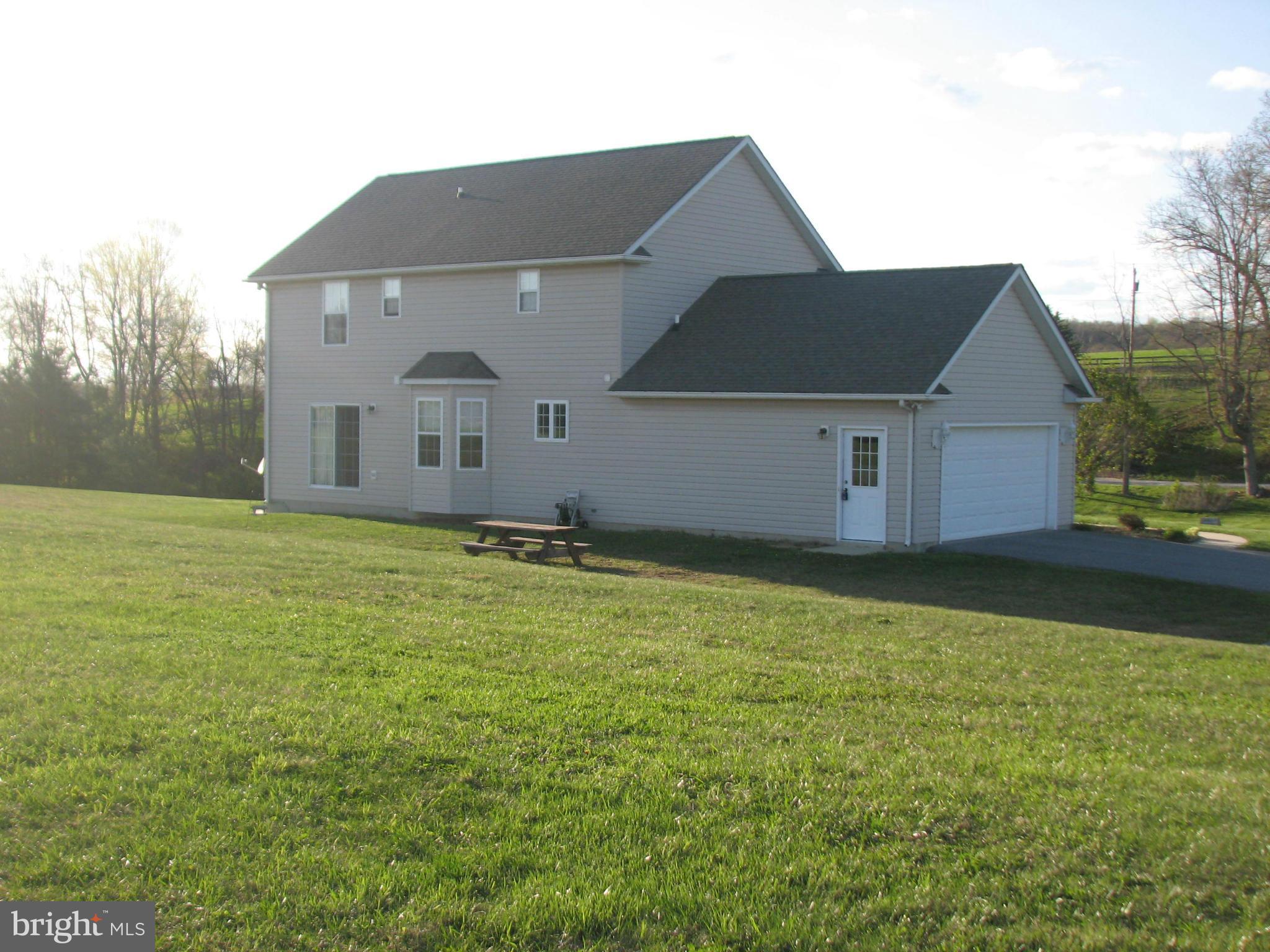 EXTERIOR REAR