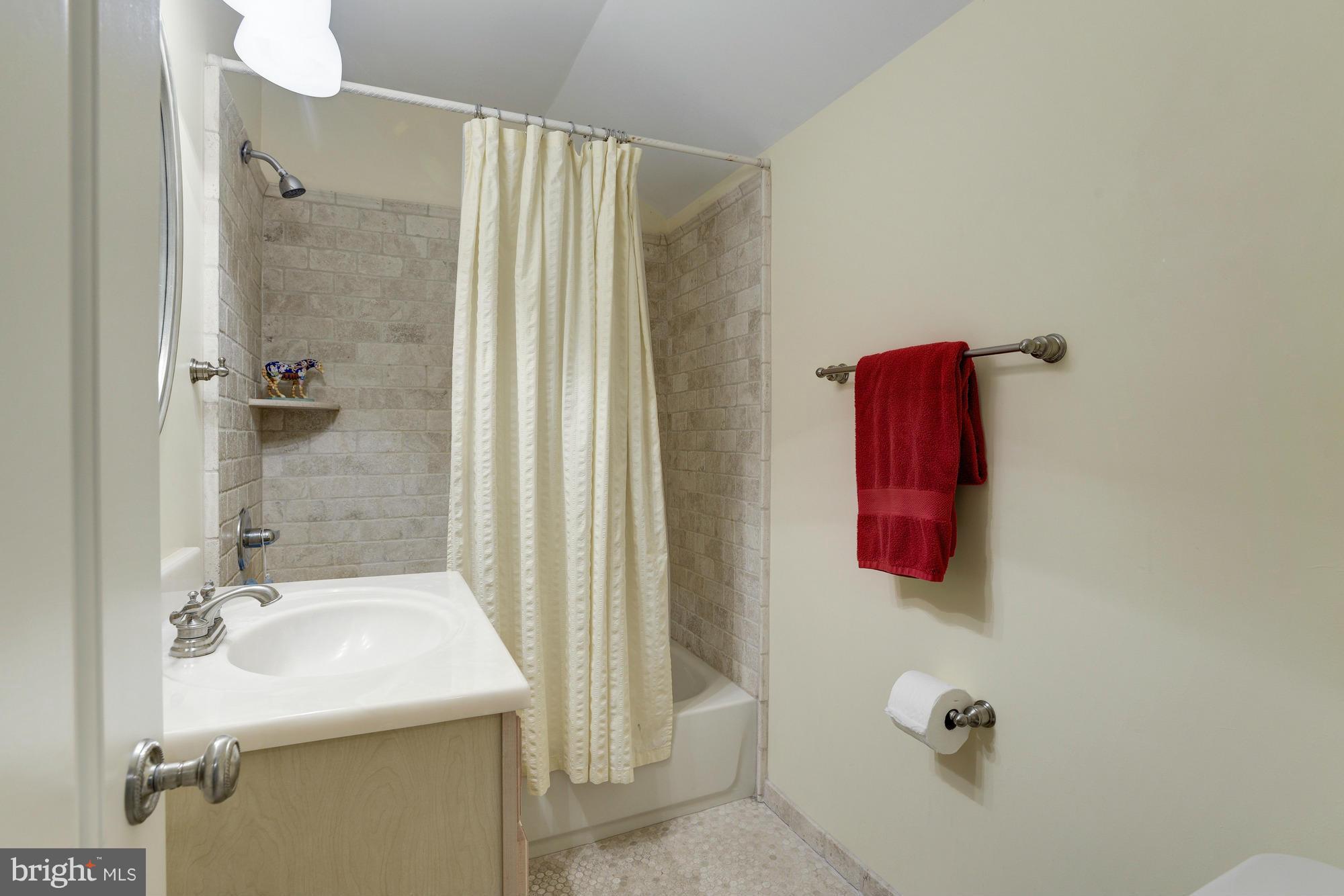 4611 Merivale Road Chevy Chase, MD 20815 - Photo 27 of 30 Bath