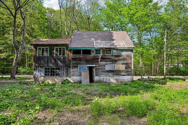 $375,000 | 194 Currier Road, Candia, NH 03034
