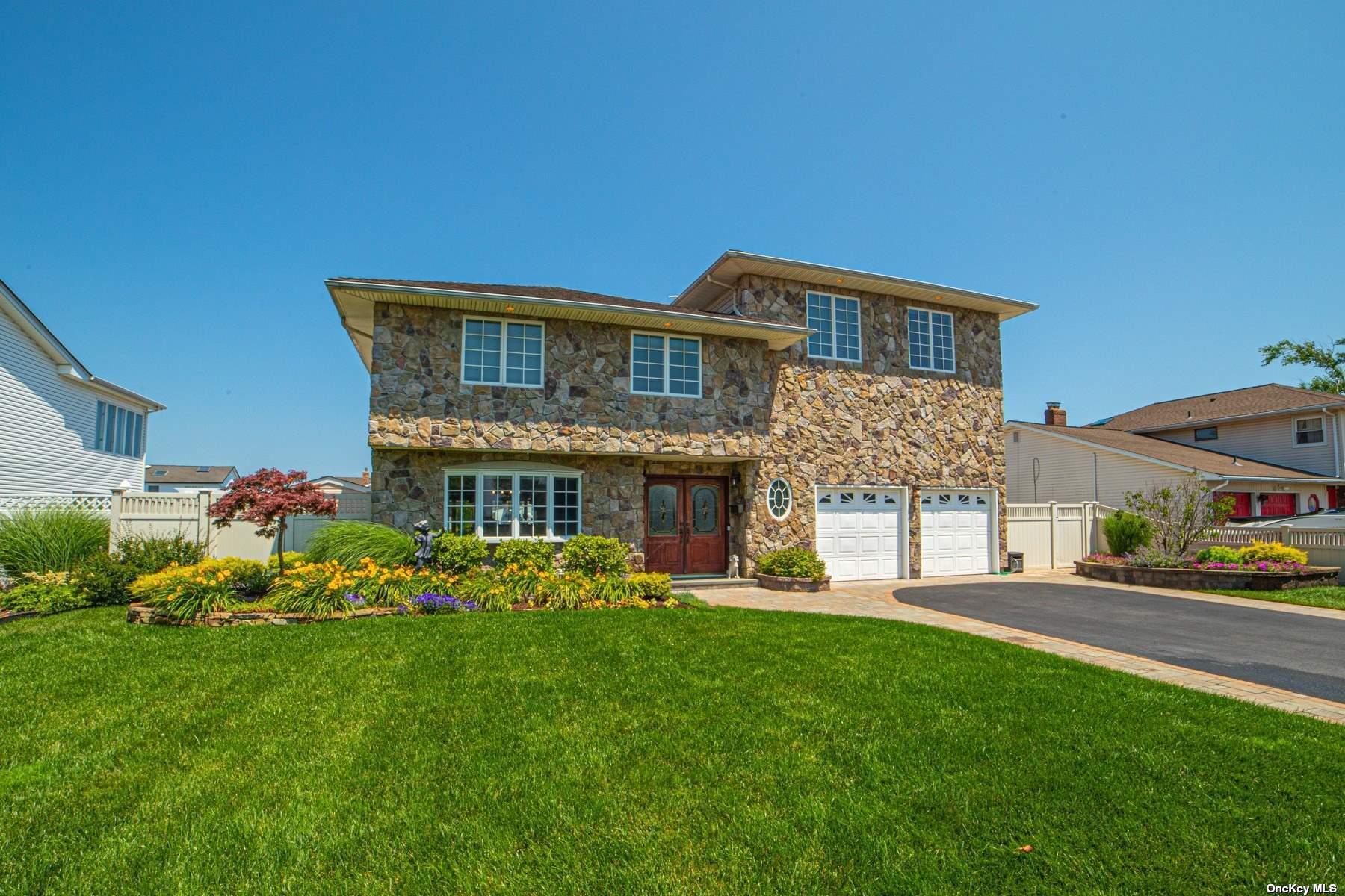 a front view of house with yard