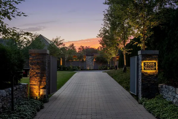 $7,990,000 | 2505 Lake Of The Isles Parkway East, Minneapolis, MN 55405