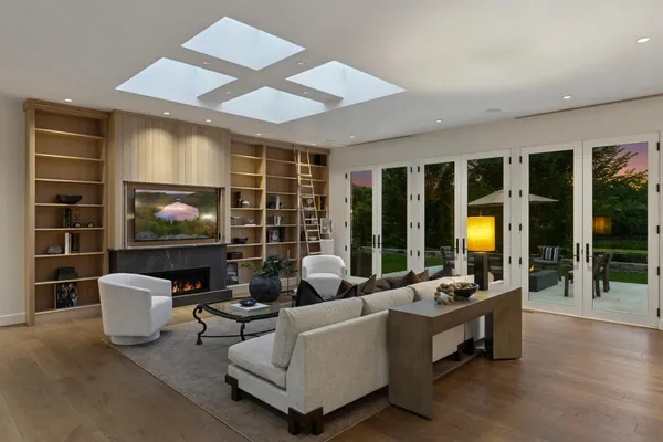 $7,990,000 | 2505 Lake Of The Isles Parkway East, Minneapolis, MN 55405