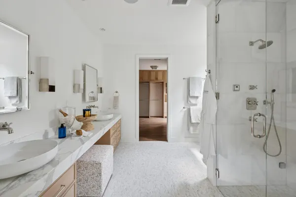 $7,990,000 | 2505 Lake Of The Isles Parkway East, Minneapolis, MN 55405