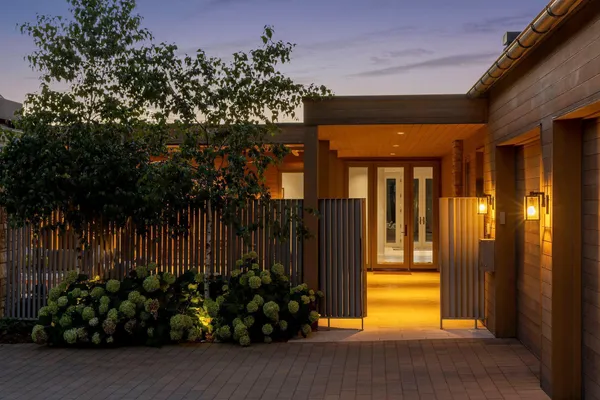 $7,990,000 | 2505 Lake Of The Isles Parkway East, Minneapolis, MN 55405