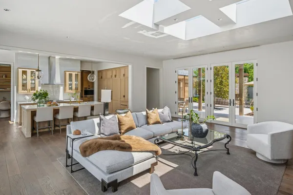 $7,990,000 | 2505 Lake Of The Isles Parkway East, Minneapolis, MN 55405