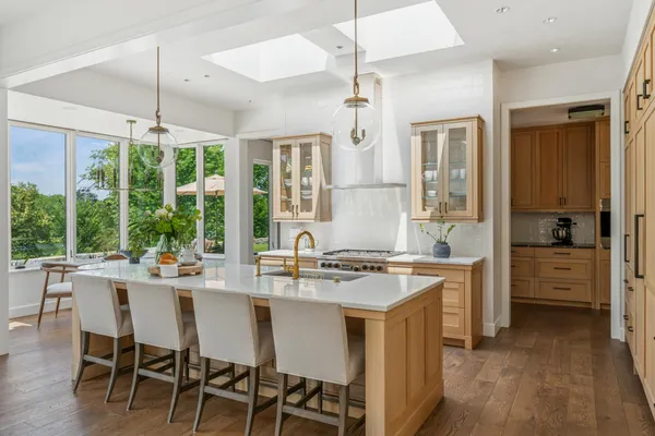 $7,990,000 | 2505 Lake Of The Isles Parkway East, Minneapolis, MN 55405