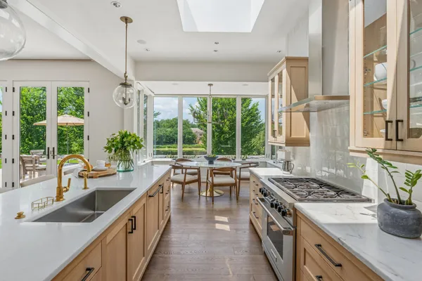 $7,990,000 | 2505 Lake Of The Isles Parkway East, Minneapolis, MN 55405