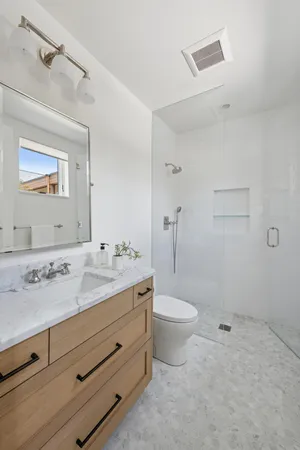 $7,990,000 | 2505 Lake Of The Isles Parkway East, Minneapolis, MN 55405