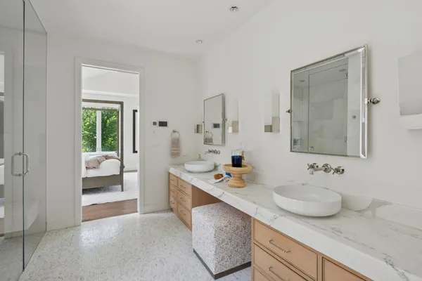 $7,990,000 | 2505 Lake Of The Isles Parkway East, Minneapolis, MN 55405