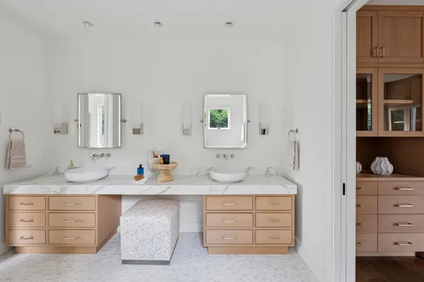 $7,990,000 | 2505 Lake Of The Isles Parkway East, Minneapolis, MN 55405