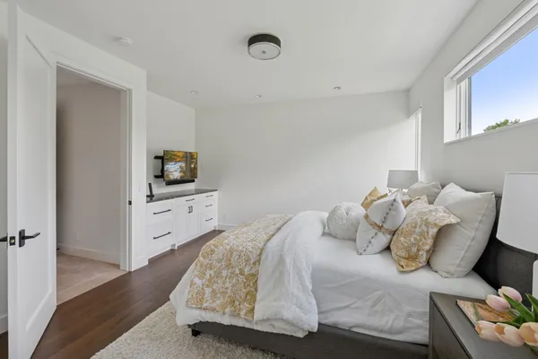 $7,990,000 | 2505 Lake Of The Isles Parkway East, Minneapolis, MN 55405