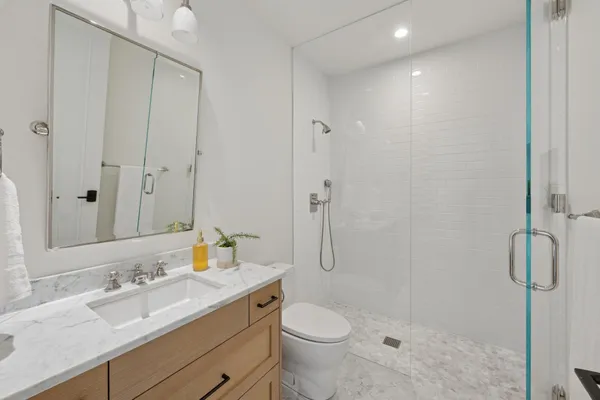 $7,990,000 | 2505 Lake Of The Isles Parkway East, Minneapolis, MN 55405