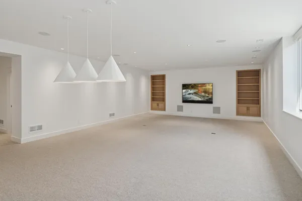 $7,990,000 | 2505 Lake Of The Isles Parkway East, Minneapolis, MN 55405