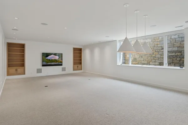 $7,990,000 | 2505 Lake Of The Isles Parkway East, Minneapolis, MN 55405