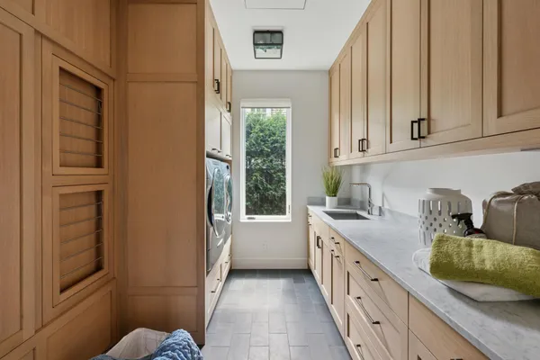 $7,990,000 | 2505 Lake Of The Isles Parkway East, Minneapolis, MN 55405